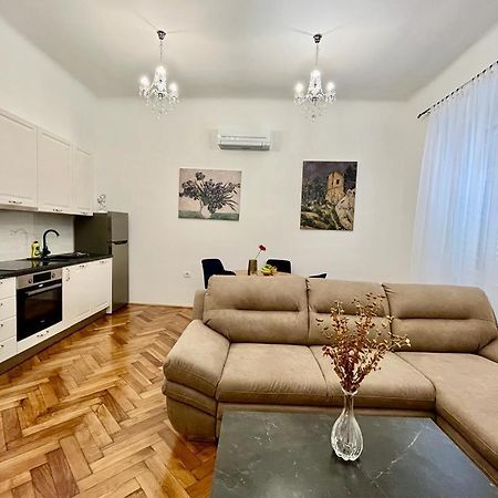 Lux Apartmans Pula Exterior photo