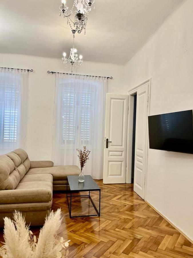 Lux Apartmans Pula Exterior photo
