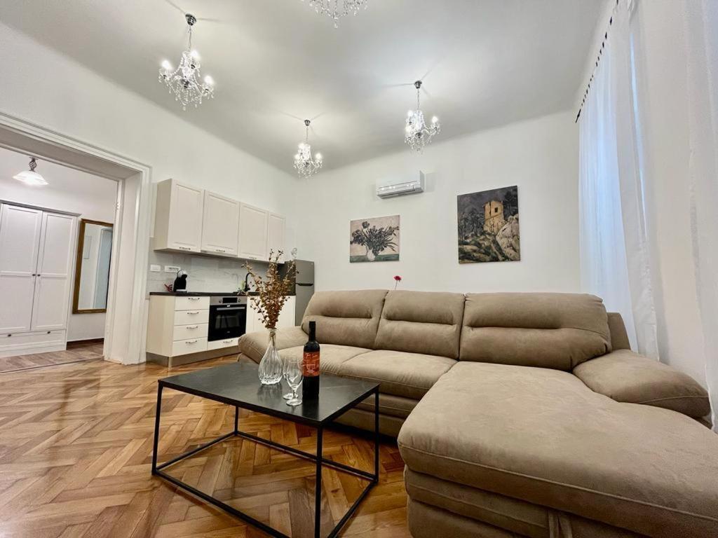 Lux Apartmans Pula Exterior photo