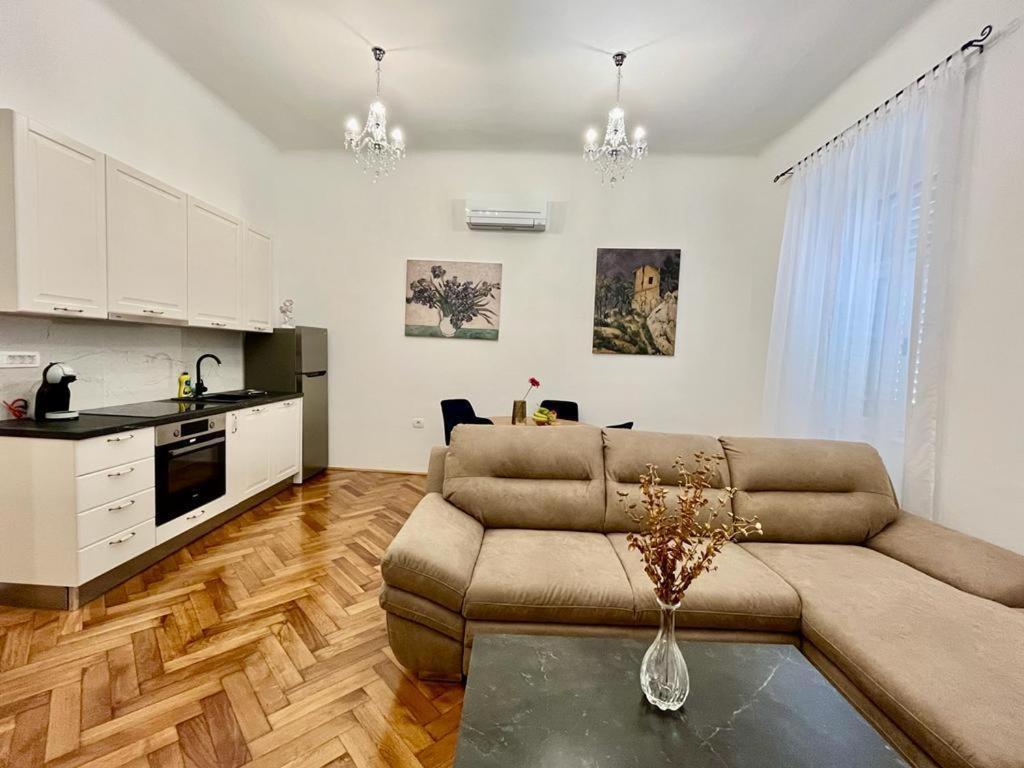 Lux Apartmans Pula Exterior photo